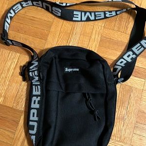 Non original black supreme cross body